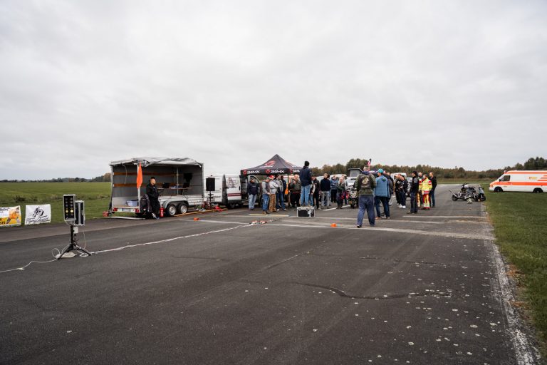 Fahrerbesprechung beim B-Rennen in Karlshöfen im Oktober